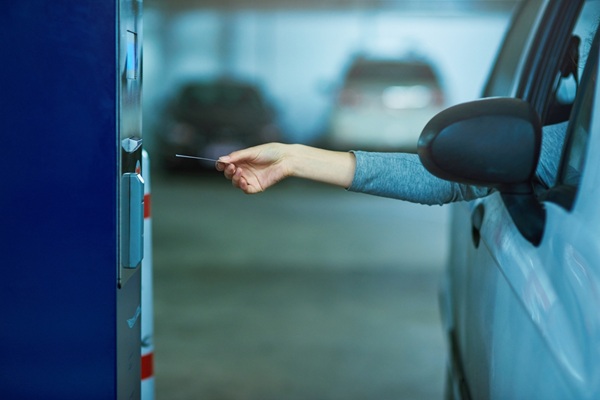 Facturation électronique : quel sort pour les tickets de parking et de péage ?